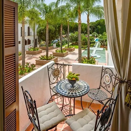 Apartment Luxury Near Puente Romano, Always Heated Pool 5* *