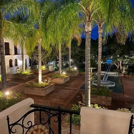 Luxury Near Puente Romano, Always Heated Pool 5* Apartment