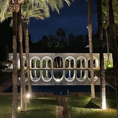 Apartment Luxury Near Puente Romano, Always Heated Pool 5*
