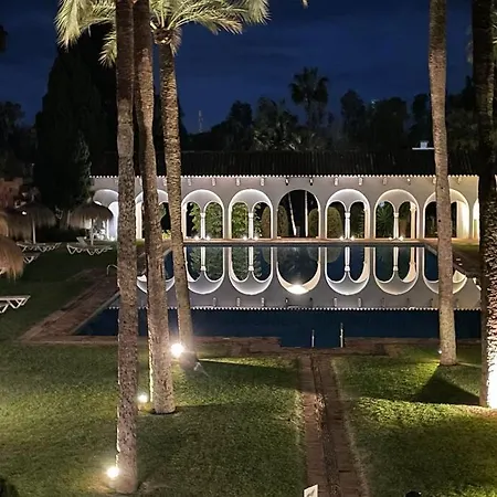 Apartment Luxury Near Puente Romano, Always Heated Pool 5* *