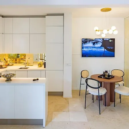 Luxury Near Puente Romano, Always Heated Pool 5*